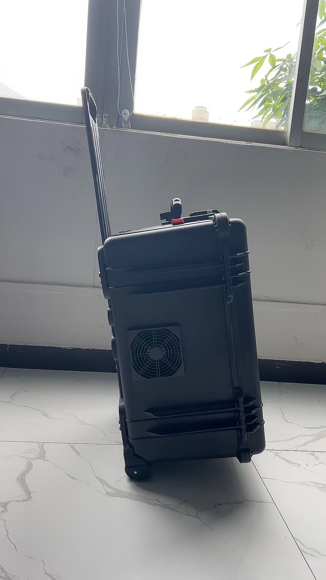 龙南手拉箱型移动通信干扰器